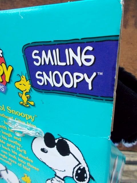画像: ct-130716-63 Joe Cool / Hasbro 90's Smiling Snoopy Plush doll
