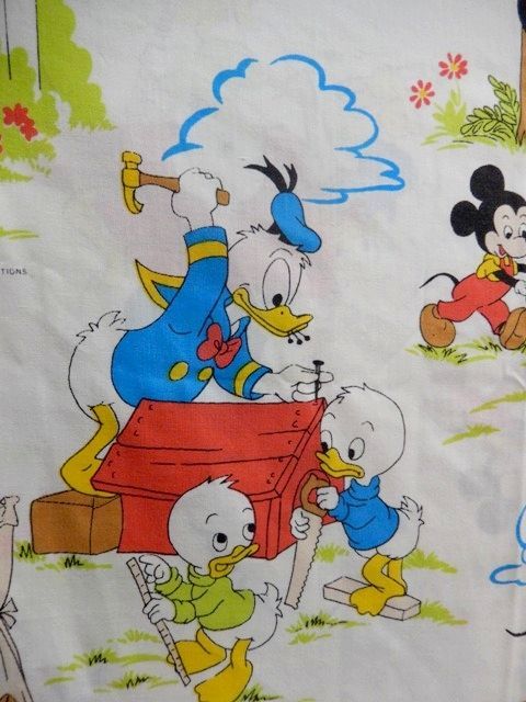 画像: ct-131001-23 Disney Characters / 70's Flat Sheet (Twin)