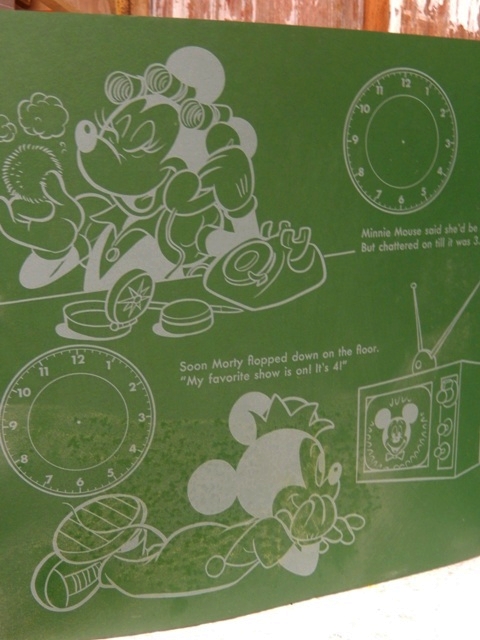 画像: ct-140121-71 Mickey Mouse / 70's Tells The Time Chalk Book