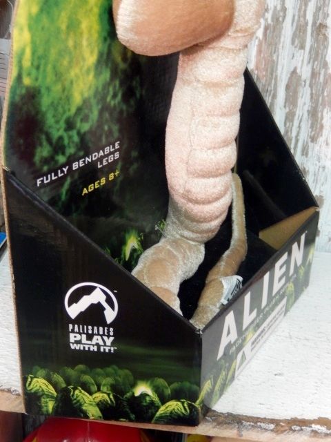 画像: ct-140724-01 Alien / 2004 Facehugger Life-sized Plush Doll