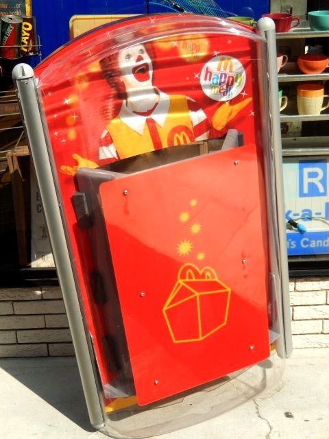 画像: dp-141001-05 McDonald's / 2000's Happy Meal Display Case