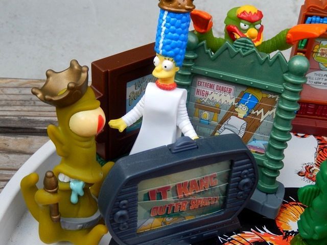 画像: ct-141007-02 the Simpsons / Burger King 2002 Creepy Classics Meal Toy Complete set