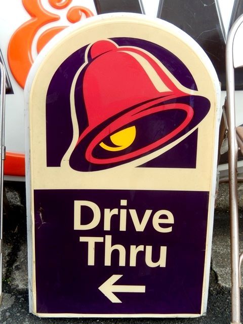 Tacobell (タコベル) 看板 Tacobell (タコベル) 看板（Taco Bell (ホノルル) の口コミ17件