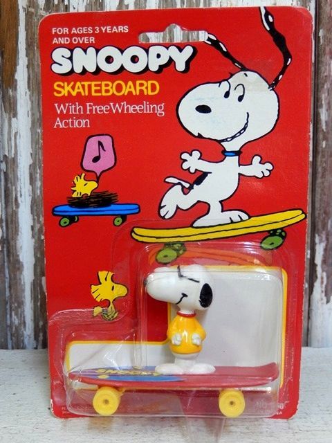 ct-160712-14 Snoopy / AVIVA 70's Skateboard 