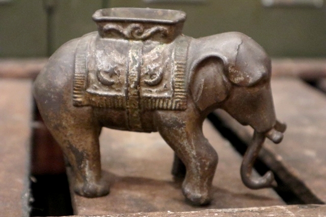 画像3: dp-180901-19 late 1800's〜early 1900's Penny Bank "Elephant"