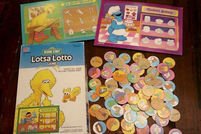 画像1: ct-190910-35 Sesame Street / Milton Bradley 1989 Lotsa Lotto Game