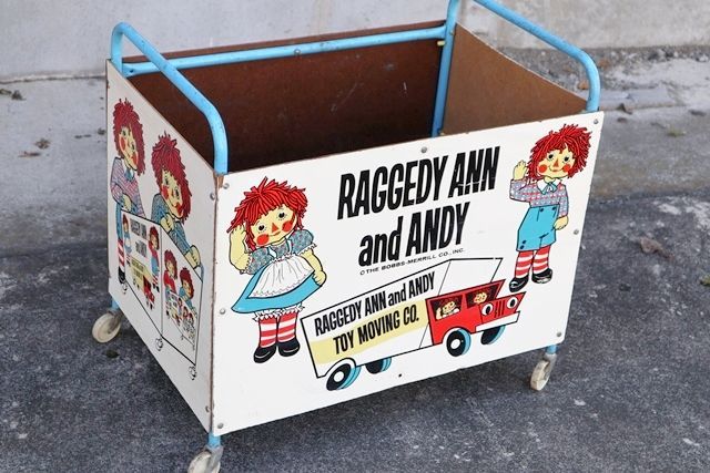 ct-200901-23 Raggedy Ann & Andy / 1970's Toy Box Cart