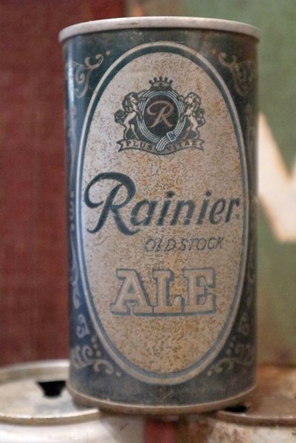 画像2: nt-200901-01 Rainier Old Stock Ale / Vintage 12 FL.OZ Can