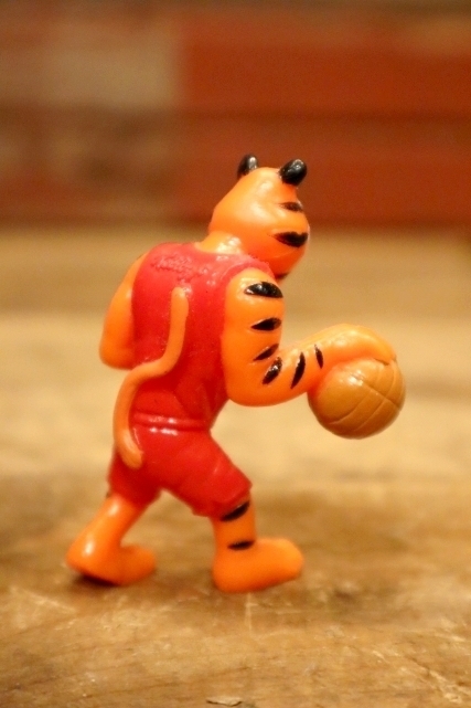 画像3: ct-240214-22 Kellogg's Tony the Tiger / 1990's PVC Figure "Basketball"