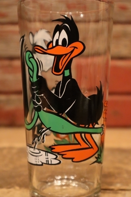 画像2: gs-240301-07 Pepe Le Pew & Daffy Duck / PEPSI 1976 Collector Series Glass