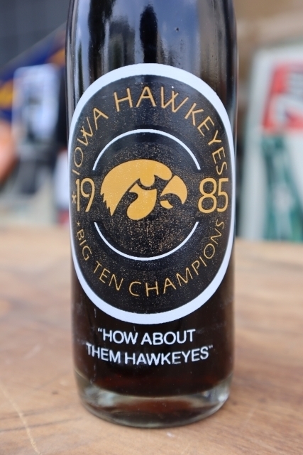 画像2: ck-015 University of Iowa / Iowa Hawkeyes 1985 Coca Cola Bottle