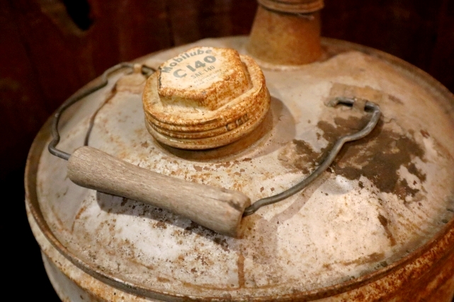 画像8: dp-250618-59 Mobil / 1960's 5 U.S. GALLONS CAN