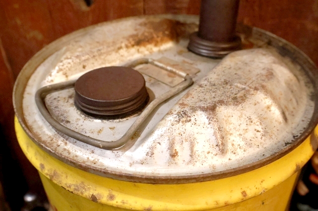 画像7: dp-250804-11 SHELL 1970's 5 U.S. GALLONS OIL CAN