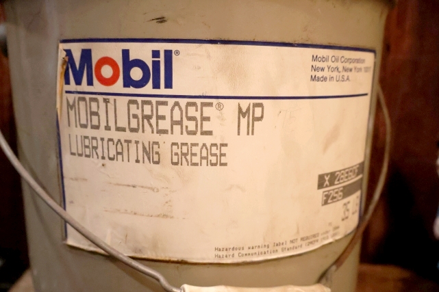 画像4: dp-250618-60 Mobil 1980's 5 U.S. GALLONS CAN