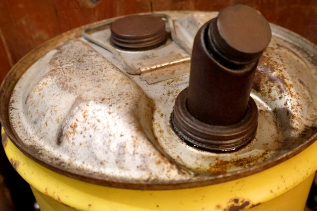 画像8: dp-250804-11 SHELL 1970's 5 U.S. GALLONS OIL CAN