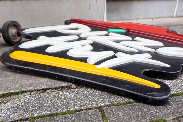 画像13: dp-241225-20 【店頭ピックのみ・発送不可】Pizza Hut 2000's Store Sign