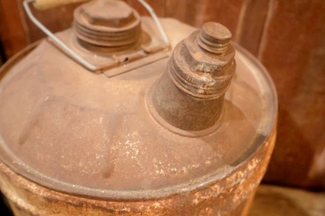 画像9: dp-251008-82 NOURSE OIL Co, 〜1940's FRICTION PROOF MOTOR OIL 5 U.S. GALLONS CAN