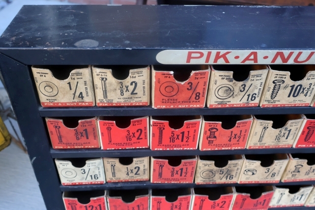 画像6: dp-251010-04 HUNCKLER PRODUCTS INC., 1960's PIK-A-NUT PAK ASSORTMENT METAL DISPLAY RACK