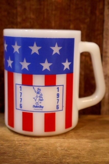 画像1: dp-251201-23 Dutch Boy PAINTS / FEDERAL 1976 Milk Glass Mug