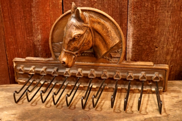 画像1: dp-260303-09 Syroco Wood 1950's Horse Tie Belt Hold Hook