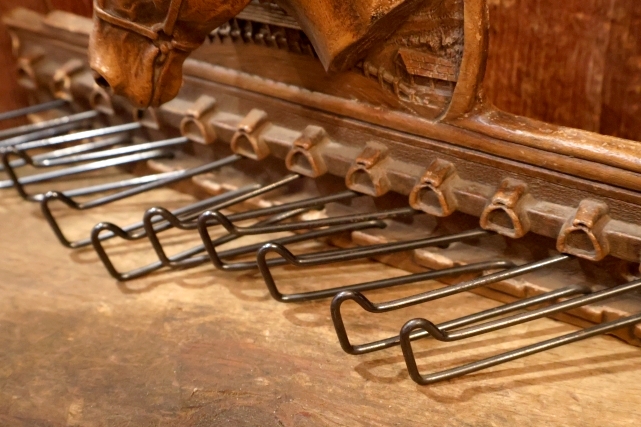 画像6: dp-260303-09 Syroco Wood 1950's Horse Tie Belt Hold Hook