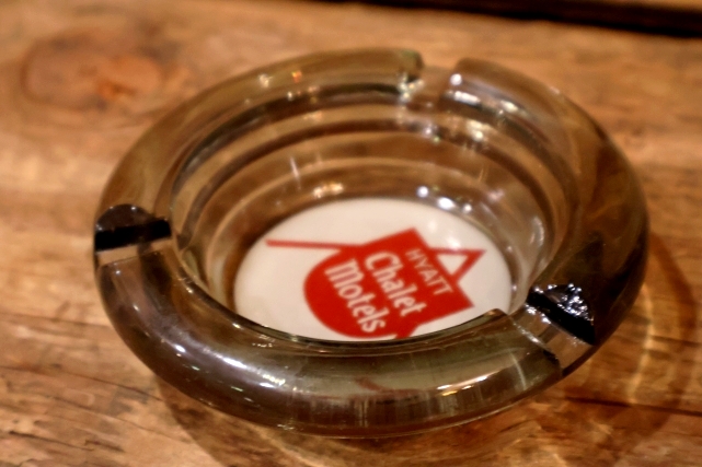 画像3: dp-260204-60 HYATT Chalet Motel VINTAGE GLASS ASHTRAY