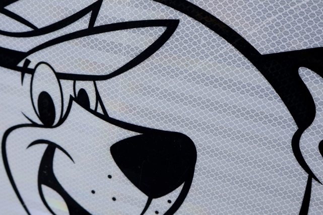 画像9: ct-260204-08 【店頭ピックのみ・発送不可】Yogi Bear's JELLYSTONE PARK CAMP-RESORT ROAD SIGN