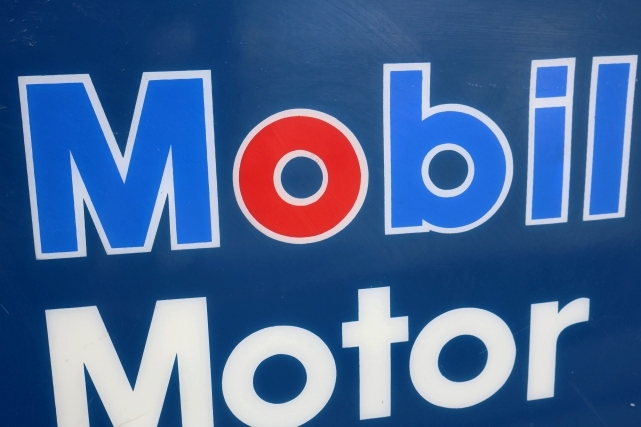 画像3: dp-260417-03 【※店頭ピックのみ】Mobil Motor Oils 1980's〜 Plastic Sign