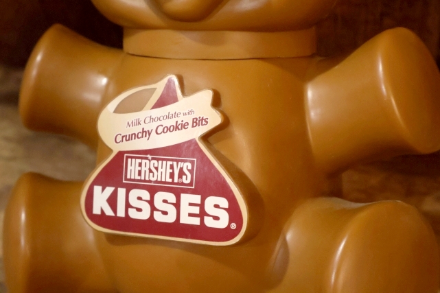 画像4: ct-260424-03 HERSHEY'S KISSES BEAR 1990's Crunchy Cookie Bits Coin Bank