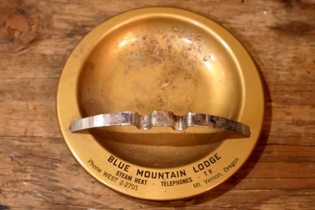 画像1: dp-260204-60 1950's Metal Ashtray "BLUE MOUNTAIN LODGE"