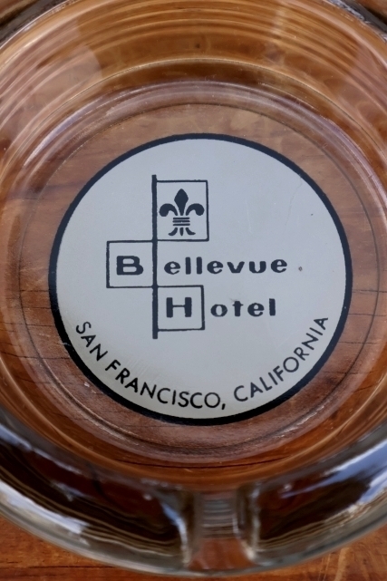 画像1: ct-260204-60 Bellevue Hotel VINTAGE GLASS ASHTRAY