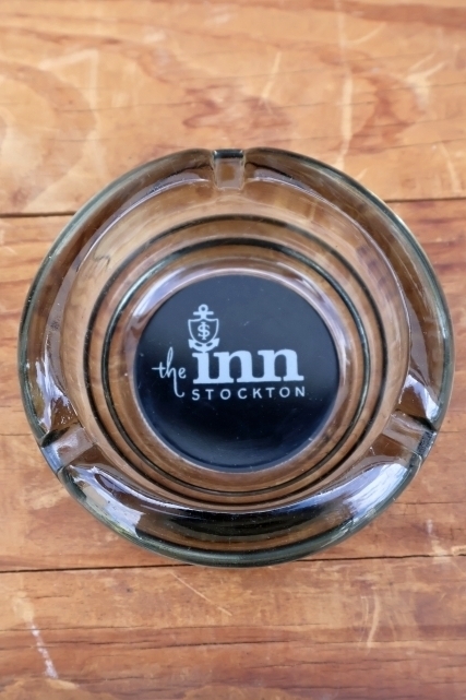画像2: ct-260204-60 the inn STOCKTON VINTAGE GLASS ASHTRAY
