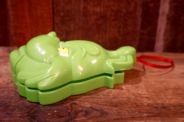 画像2: ct-250205-01 Grinch / How the Grinch Stole Christmas 2000 Wendy's Kid's Meal Toy "Grinch Sticker Dispenser"