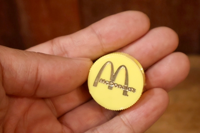 画像2: ct-260520-09 McDonald's 1970's Pencil Sharpener