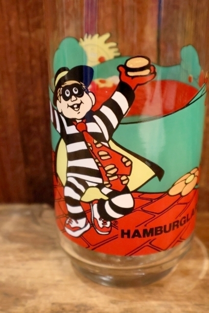 画像2: gs-260601-08 McDonald's CANADA / 1980's Collector Series Glass "Hamburglar"