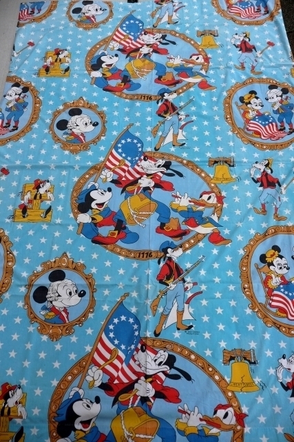 画像1: ct-241008-26 Walt Disney Characters / 1970's "The United States Bicentennial 1776-1976" Flat Sheet (Twin)