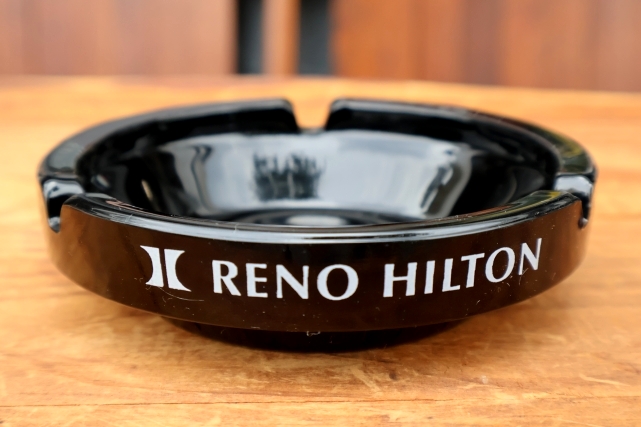 画像2: dp-241106-120 RENO HILTON GLASS ASHTRAY