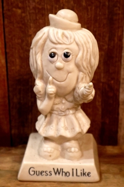 画像1: ct-220901-15 R& W BERRIES 1970's Message Doll "Guess Who I Like"