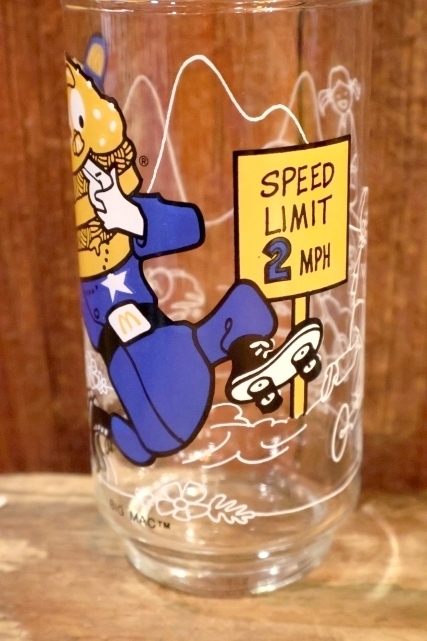 画像2: gs-260801-05 McDonald's / 1977 McDONALDLAND Action Series Glass "Big Mac Police"