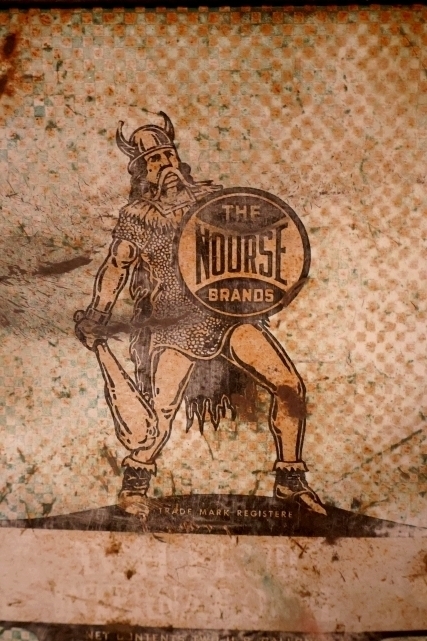 画像2: dp-260901-63 NOURSE OIL Co, 〜1940's Capitol Motor Oil 2 U.S. GALLONS CAN