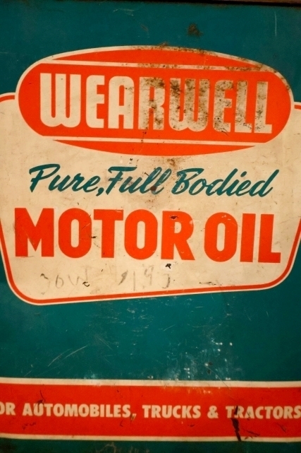 画像2: dp-260901-70 WEARWELL MOTOR OIL 2 U.S. GALLONS CAN