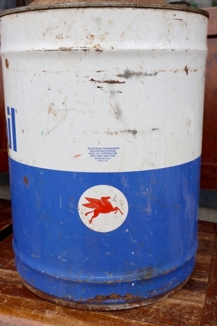 画像4: dp-260901-39 Mobil 1970's 5 U.S. GALLONS MOTOR OIL CAN