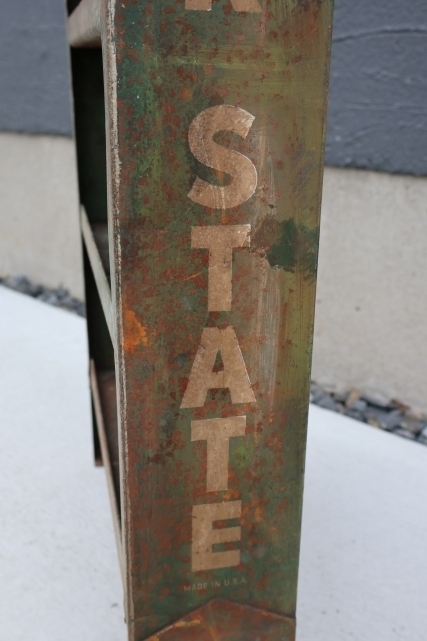 画像4: dp-260901-15 QUAKER STATE MOTOR OIL 1950's ONE U.S. QUART CAN DISPLAY RACK