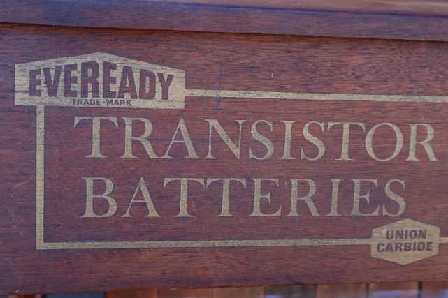 画像2: dp-260901-29 EVEREADY 1950's TRANSISTER BATTERIES WOOD SHOWCASE