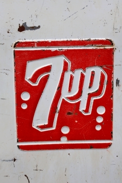 画像2: dp-260922-02 7 Up 1950's ROGRESS REFRIGERATOR CO. Metal Cooler Box