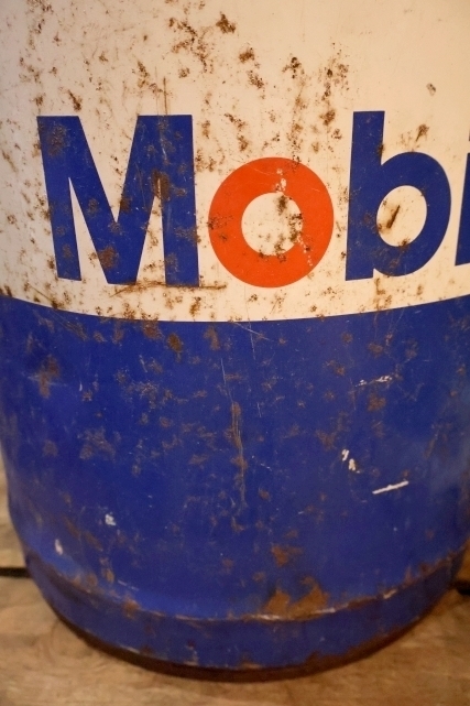 画像2: dp-250618-66 Mobil 1970's 5 U.S. GALLONS OIL CAN