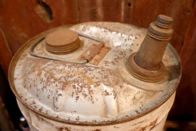 画像7: dp-250618-66 Mobil 1970's 5 U.S. GALLONS OIL CAN