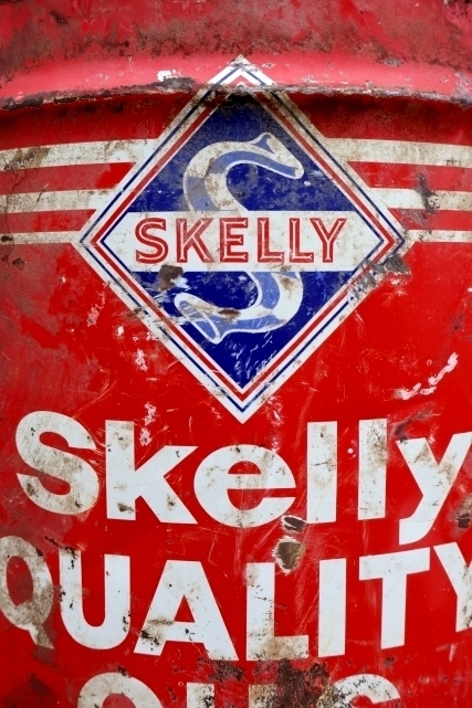 画像2: dp-260901-41 Skelly QUALITY OILS 5 U.S. GALLONS OIL CAN