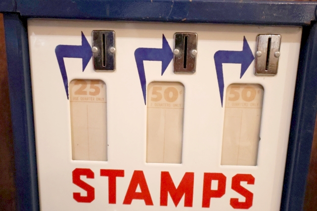 画像2: dp-260801-25 U.S. STAMPS / 1960's SHIPMAN MFG. CO. VENDING MACHINE