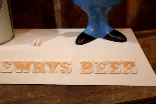 画像7: ct-261014-11 DREWRYS BEER 1950's "Big D" Counter Display